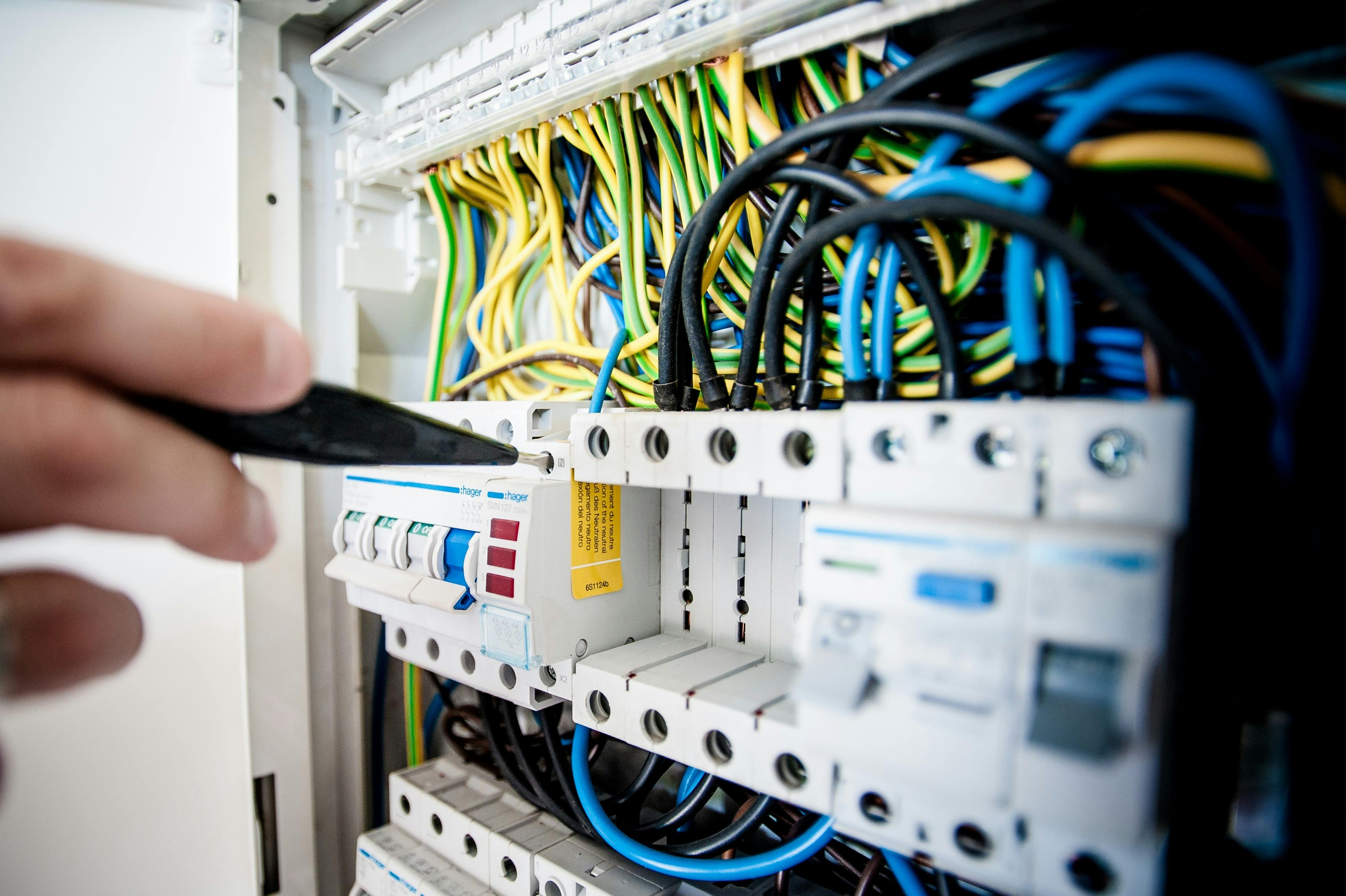 Profesjonalne instalacje elektryczne - montaż i okablowanie